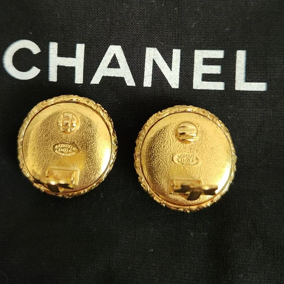 SOLD!!!    Chanel Vintage Lava CC logo clip on earrings - Picture 4 of 5